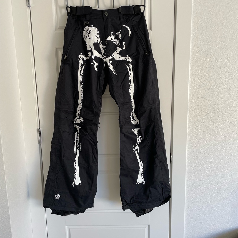 Sessions black with skeleton ski/snowboard pants